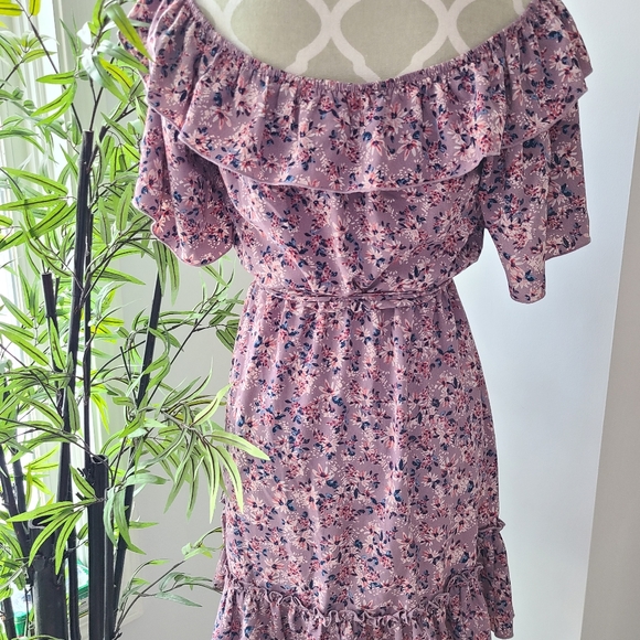 Off the Shoulder Dress - Picture 3 of 5